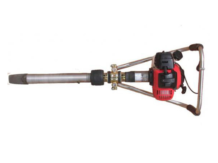 ND-4型手(shou)提式内燃搗(dao)固鎬