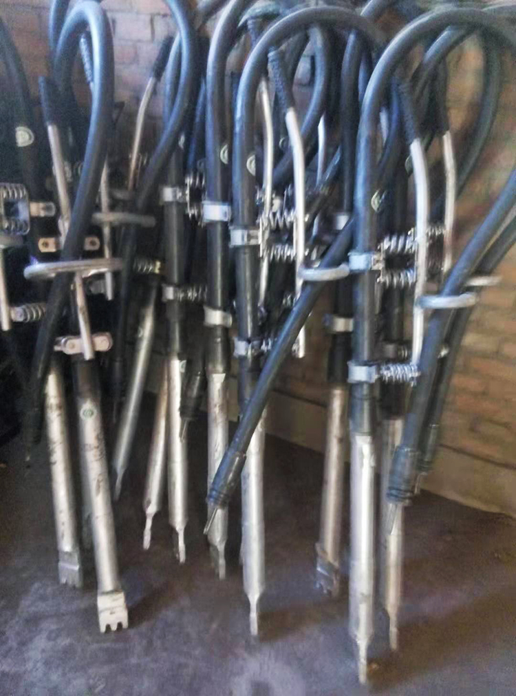 ND-4X4型一(yī)拖四内(nèi)燃軟軸(zhóu)高頻搗(dao)固機