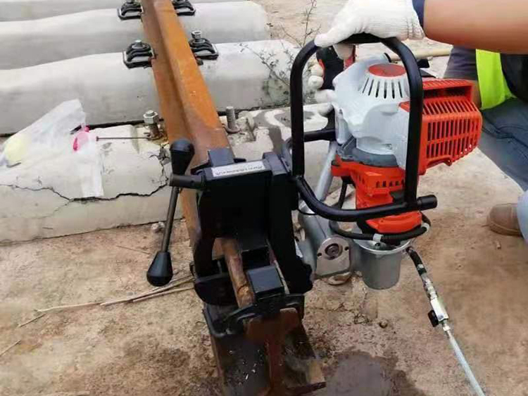 NZG-31II型内(nèi)燃鋼軌鑽(zuan)孔機
