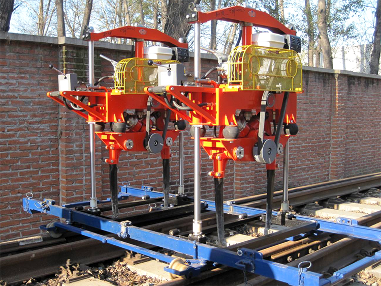 YCD-4型液(ye)壓道岔搗(dǎo)固機