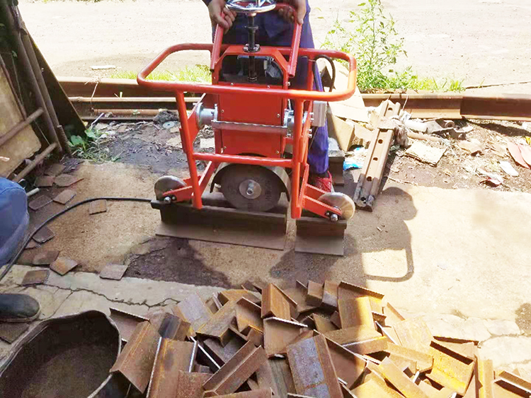 FMG-3.0型内燃槽(cáo)型軌仿形打磨機(jī)