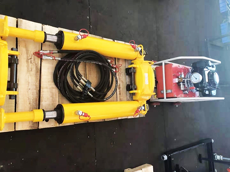 YLS-900型液(yè)壓拉伸(shēn)機