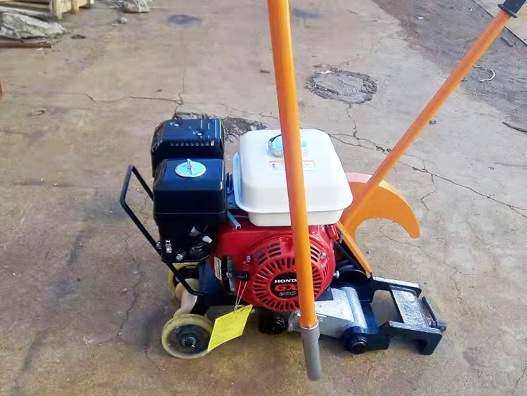 NQG-6.5II型内(nei)燃鋼軌鋸(ju)軌機